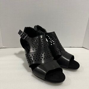Easy street Women’s Heeled Sandal Adara size: 8W Color: Black‎